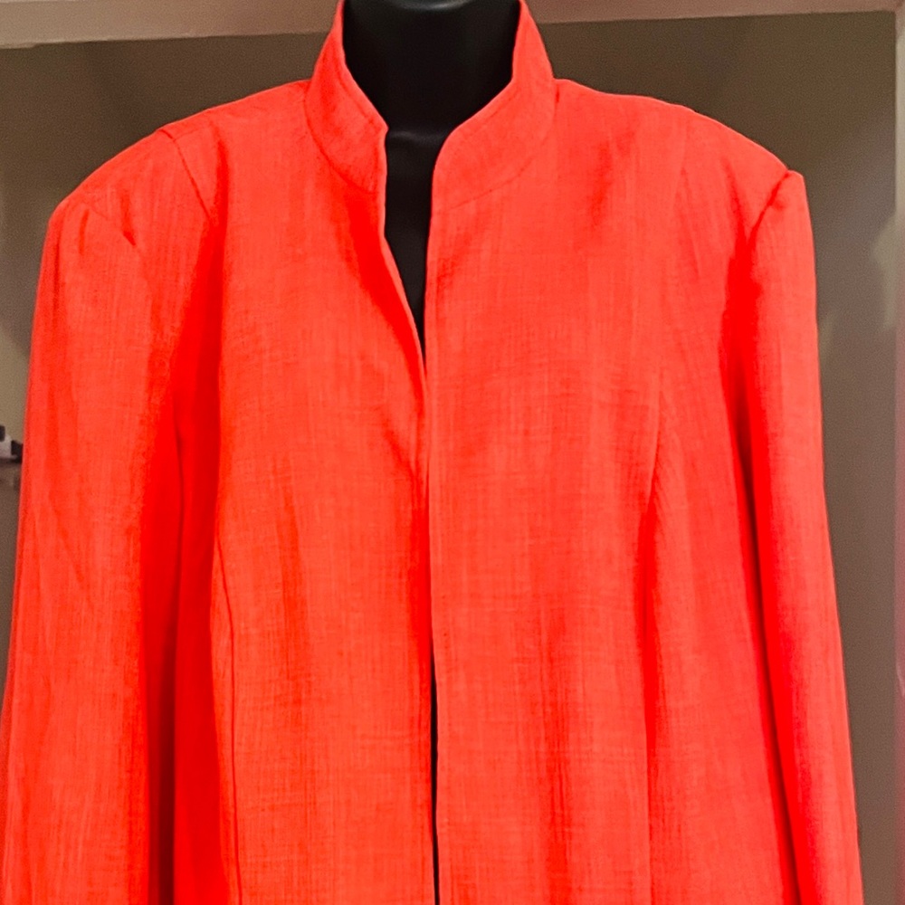 Open-Facing Linen Blazer